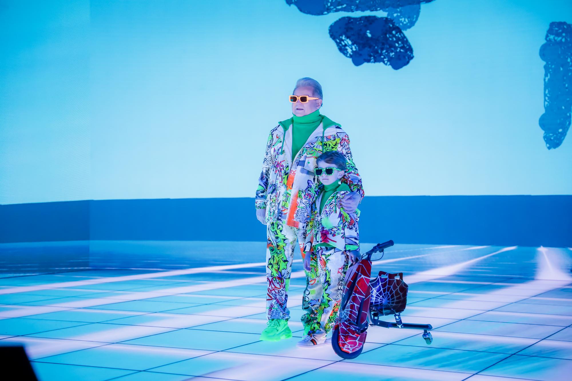 Михаил Поплавский впервые показал внука в новом клипе